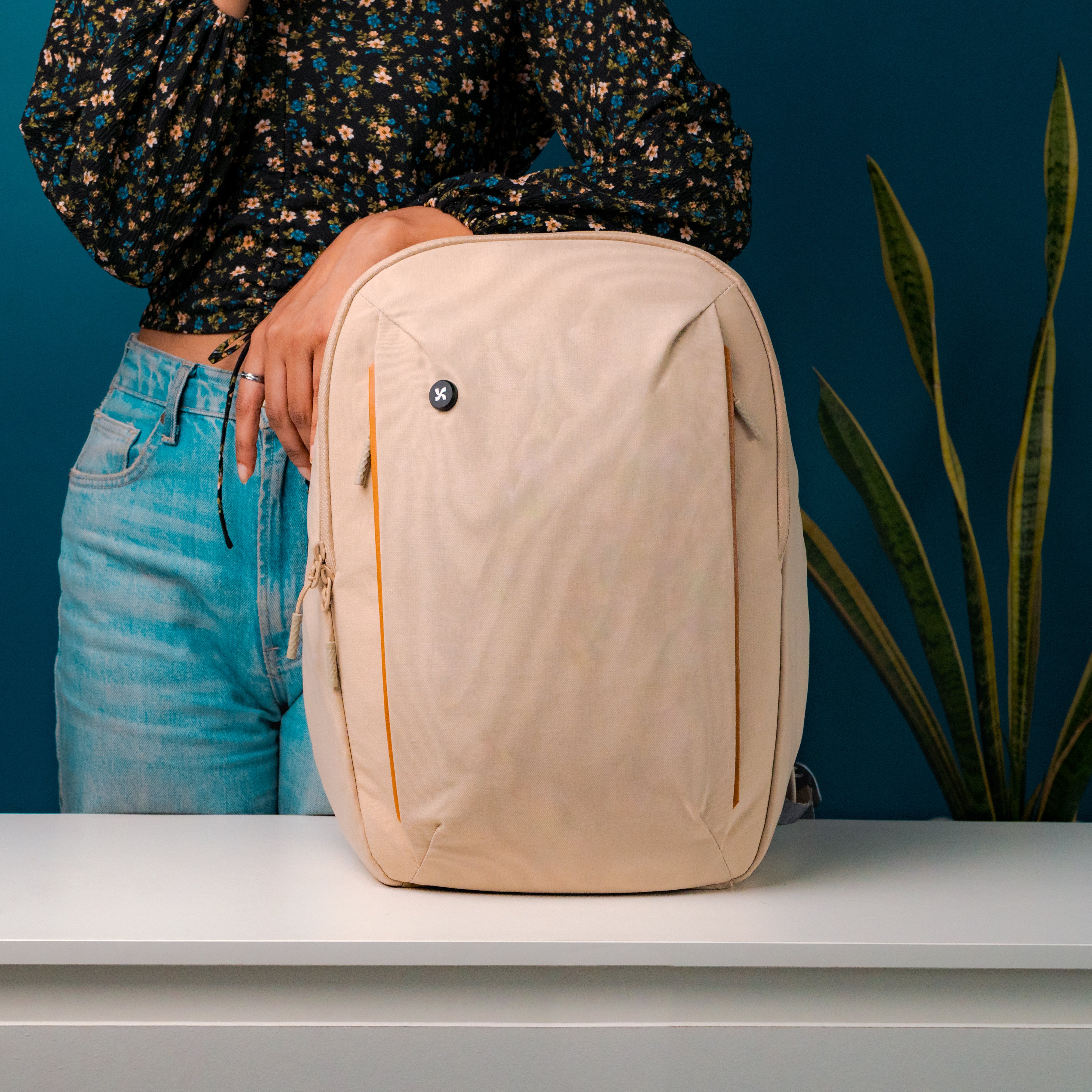 Alt text:
A woman holding a beige City Adventure Backpack on a desk, showcasing its minimalist design and clean silhouette against a dark teal background with indoor plants.
询问 ChatGPT
询问 ChatGPT