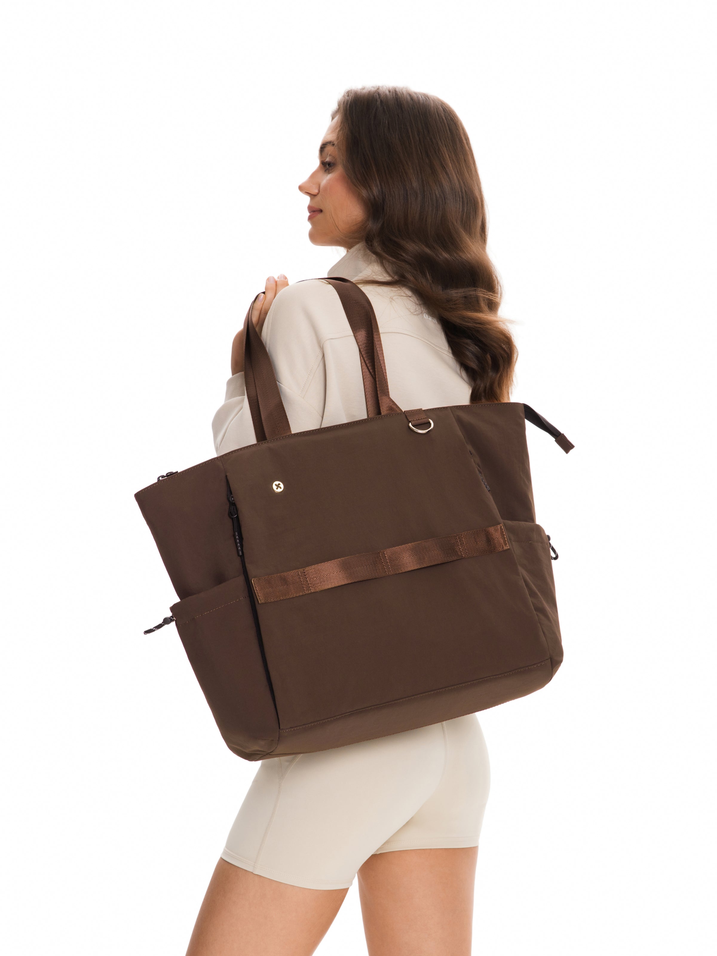 Woman carrying Air Daily Tote, showcasing its stylish and functional design for daily use.